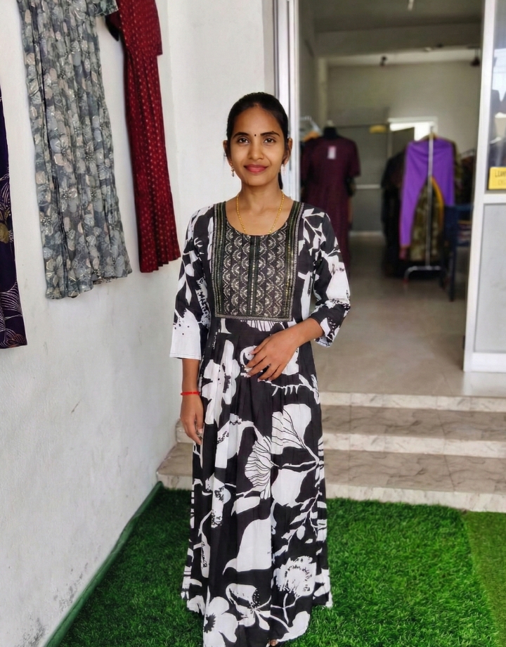 Avossa Women’s Black & White Floral Printed Cotton Mix Kurti