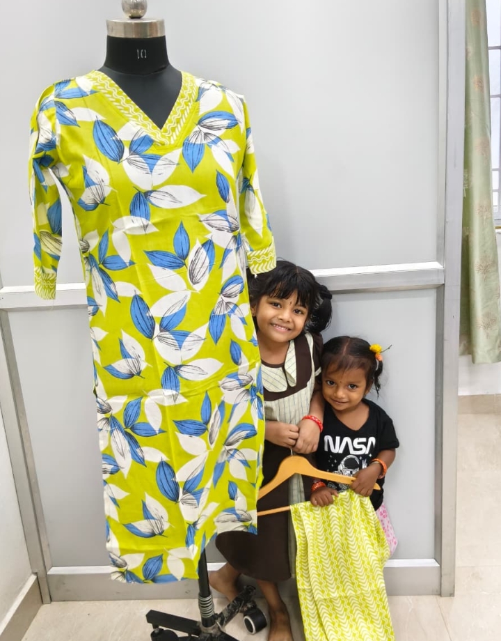 Avaasa Lime Green Leaf Print Rayon Kurti Set | S-XXL