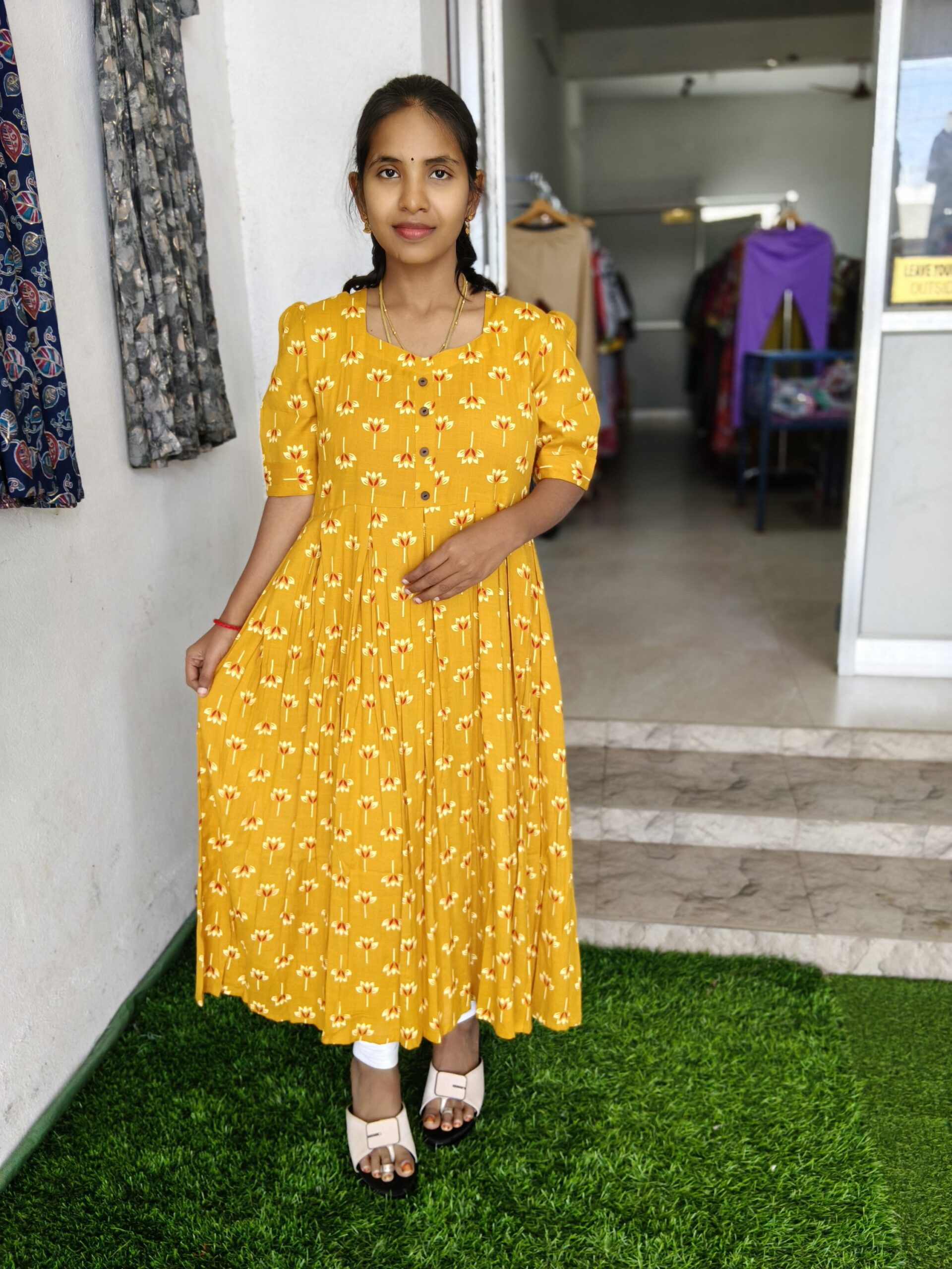 Yellow colour maxis