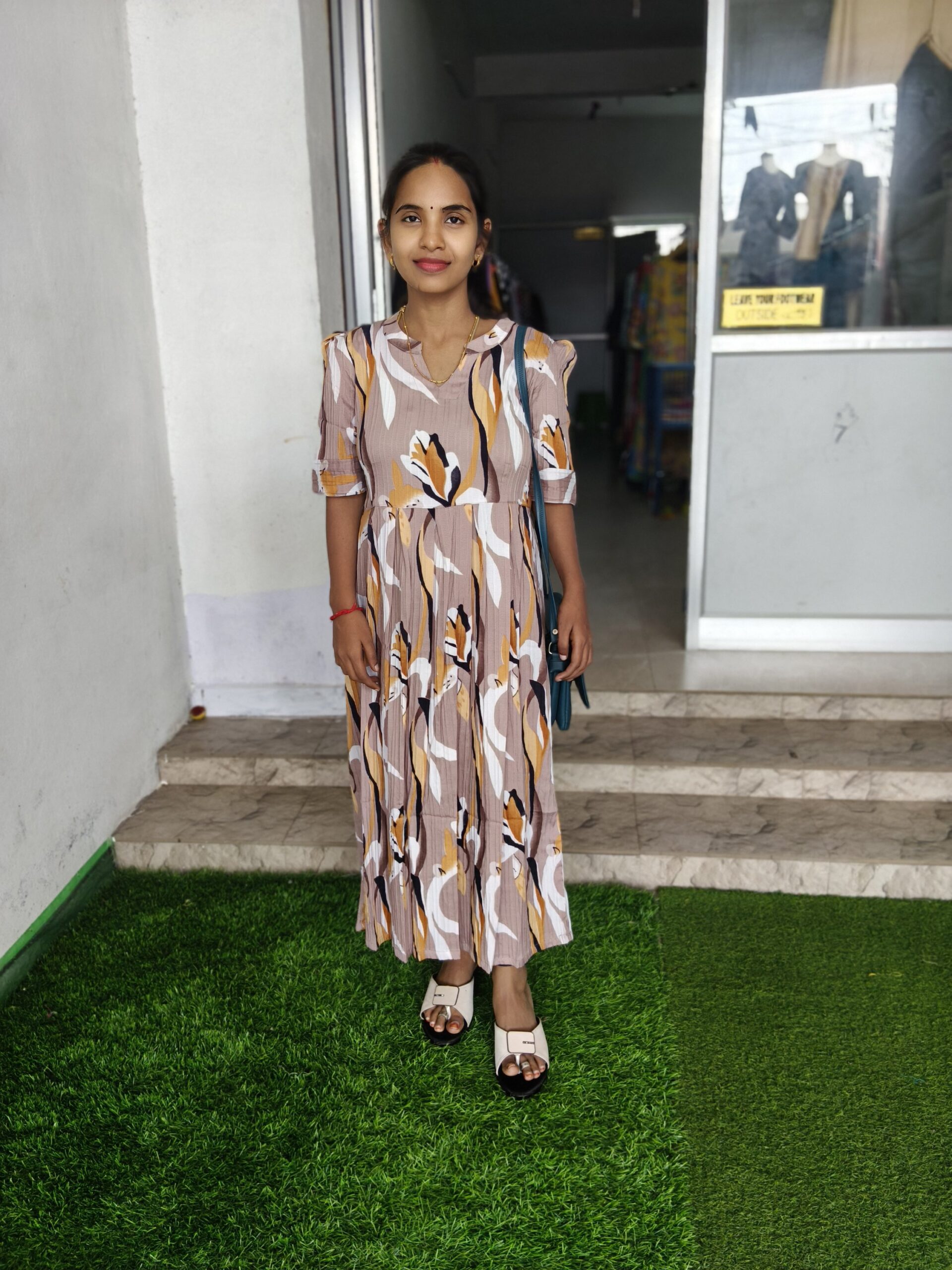 Collar V-Neck Maxis